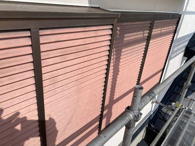 日進市で付帯部の1つである雨戸の塗装を実施、吹付塗装で錆止めを塗布し仕上げていきました